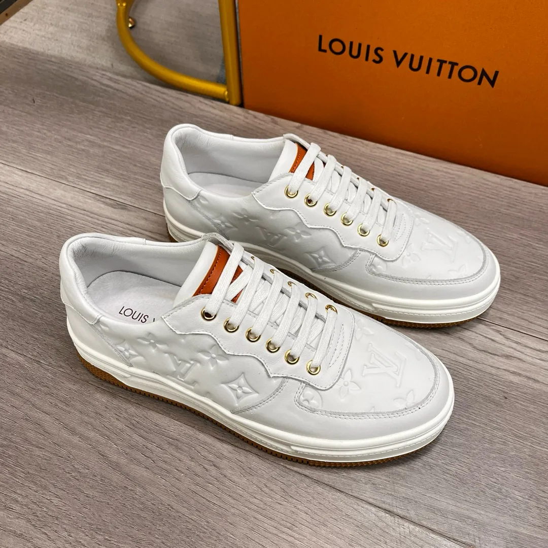 Ex-factory price: 400💰LV's latest casual men's shoes👉 👉 Popular casual fashion style, 💞 Simple and elegant style, 🔊 The fabric is made of imported cowhide, ☑️Comfortable sheepskin lining, original wear-resistant rubber outsole, real photos of classic models at the counter, two colors available, size: 38-44, (45 can be customized)